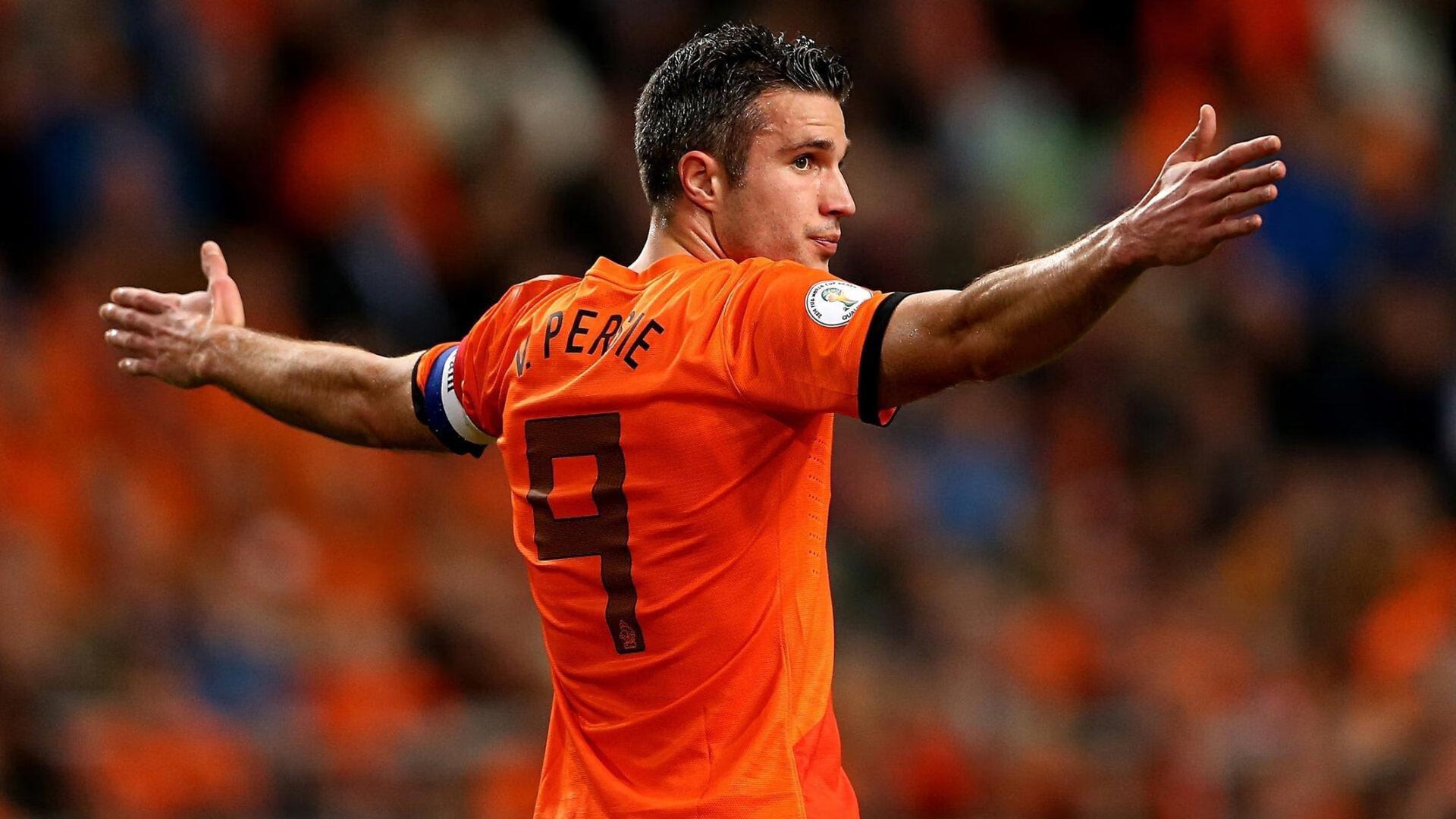 好险！中超传奇球星自曝昔日更衣室冲突，拔枪威胁反被队友一拳打破耳膜